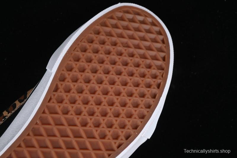 Vans Classics Knu Skool Sneakers with Leopard Print Logo in Black - VN000D2GBA2