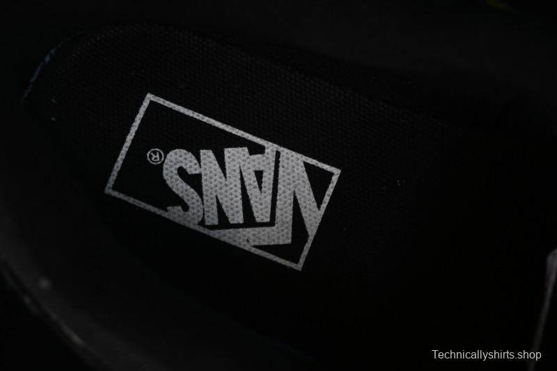 Vans Knu Skool Low Top Retro Casual Vulcanized Slip-On Shoes in Black - VN000CRPBMA