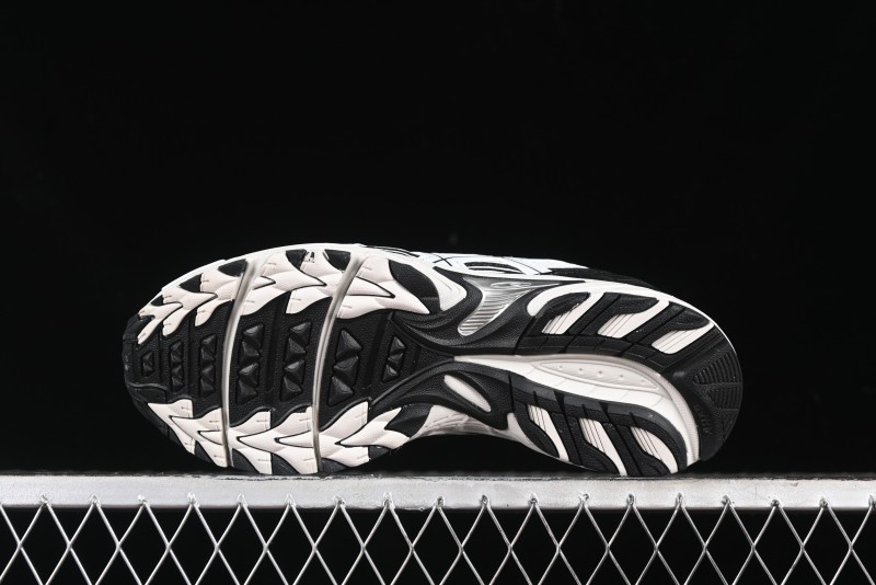Asics Gel-Kahana TR V4 Running Shoes with FF BLAST PLUS Cushioning - 1203A497-100