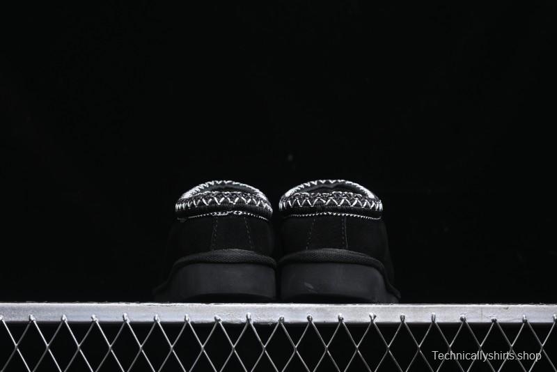 UGG Classic Mini II Snow Boots with TREADLITE Outsole - 5955