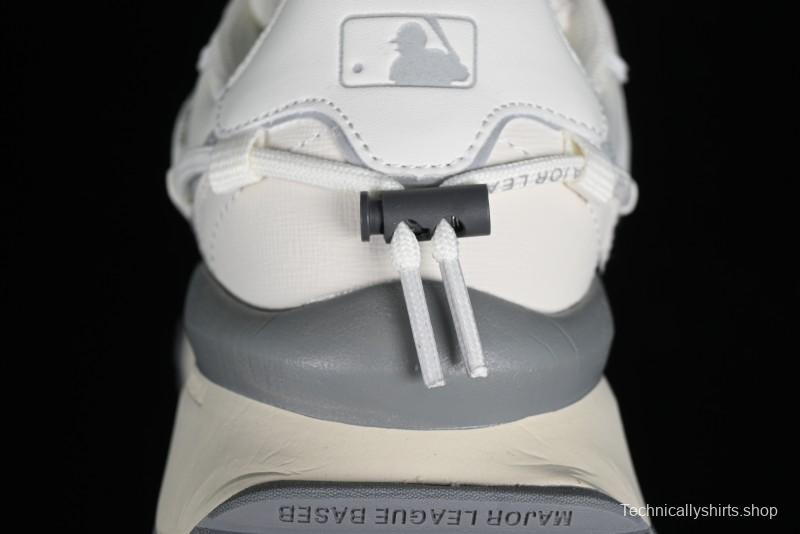 New York Yankees Chunky Runner Basic Lace-Up Lightweight Casual Sneakers - 3ASHCRR3N43WHS