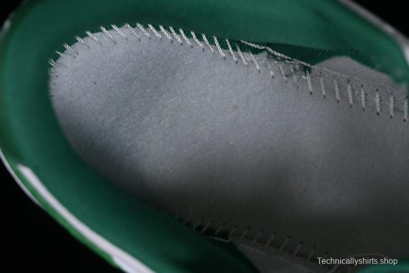 Supreme x Nike Dunk Low SB Skate Shoes with Zoom Air Cushion - XD6188-033