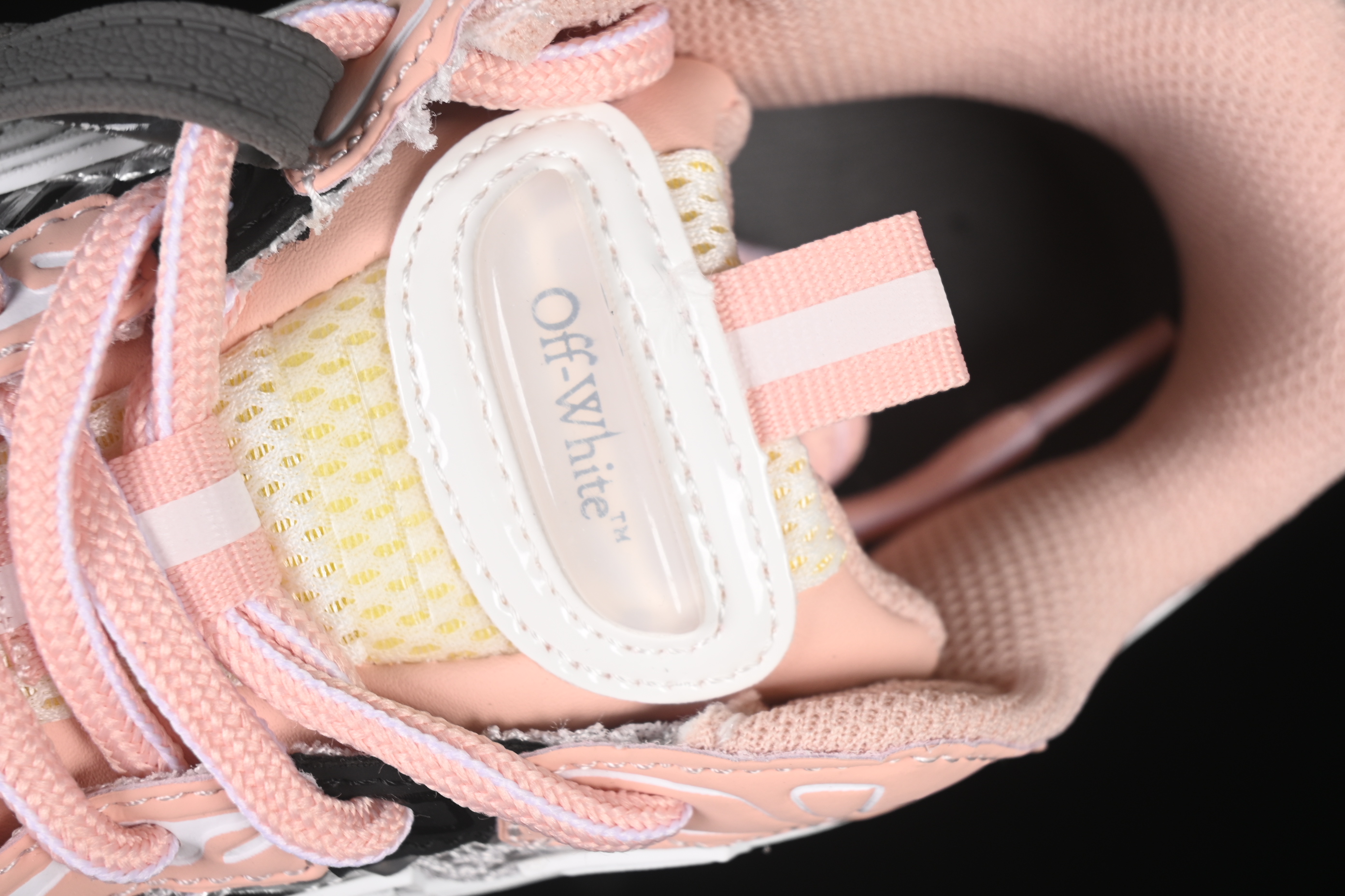 Off-White Be Right Low-Top Lifestyle Sneakers in Silver Pink - C.D4