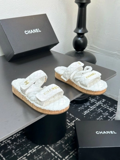 2025 Slippers Chanel White Quilted Fabric Cork Sole LY00250
