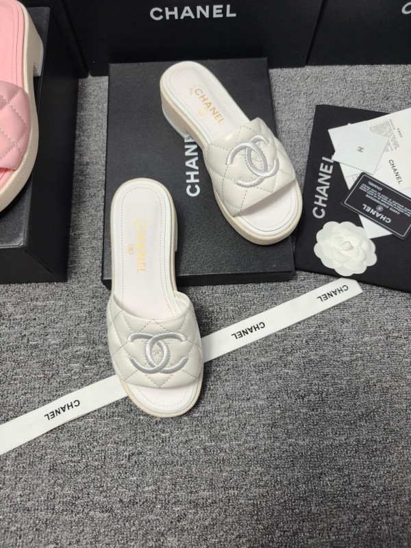 2025 Women Chanel White Leather Slippers