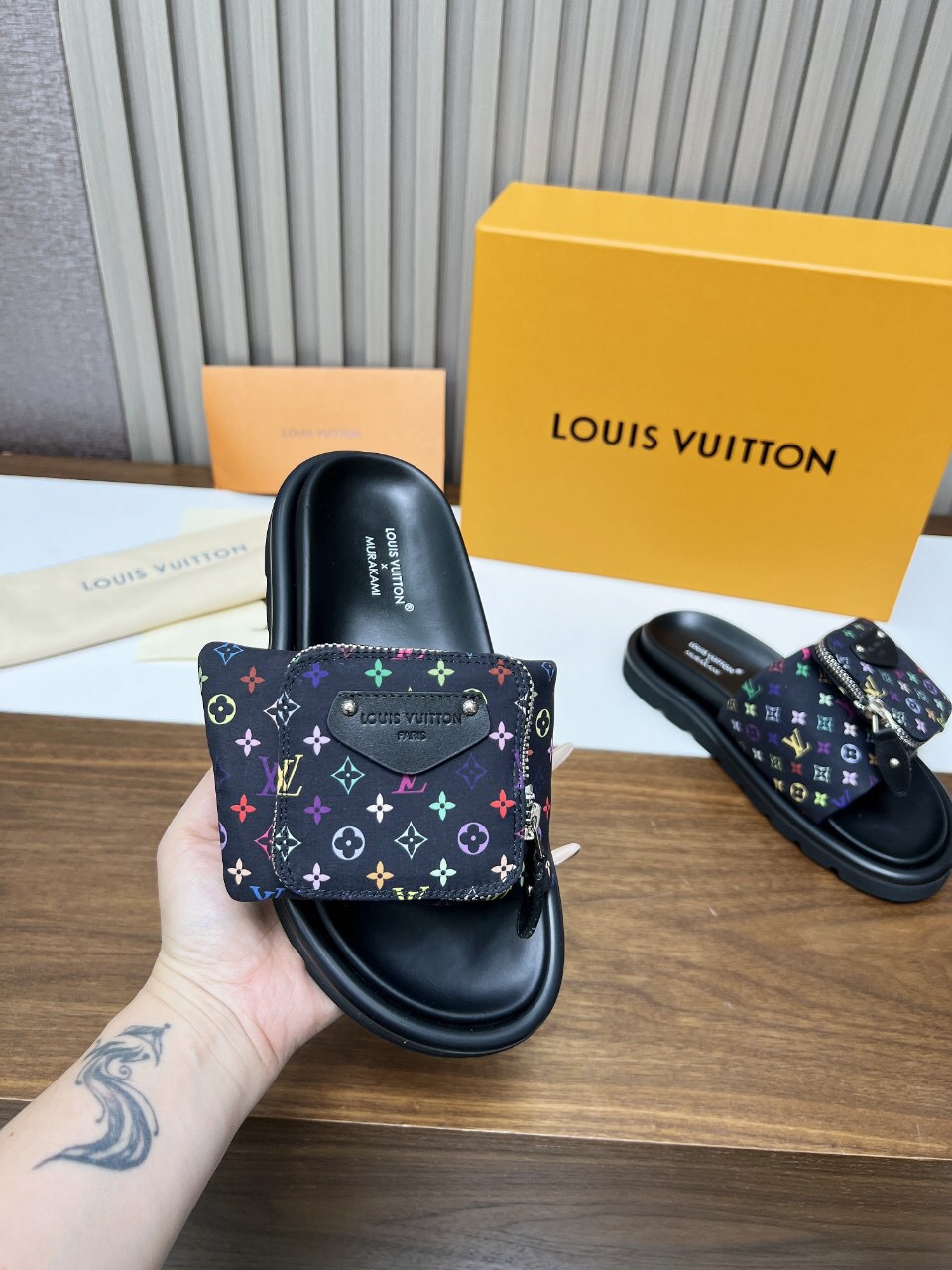 2025 Slippers Louis Vuitton Multicolor Canvas Slippers KFY00230