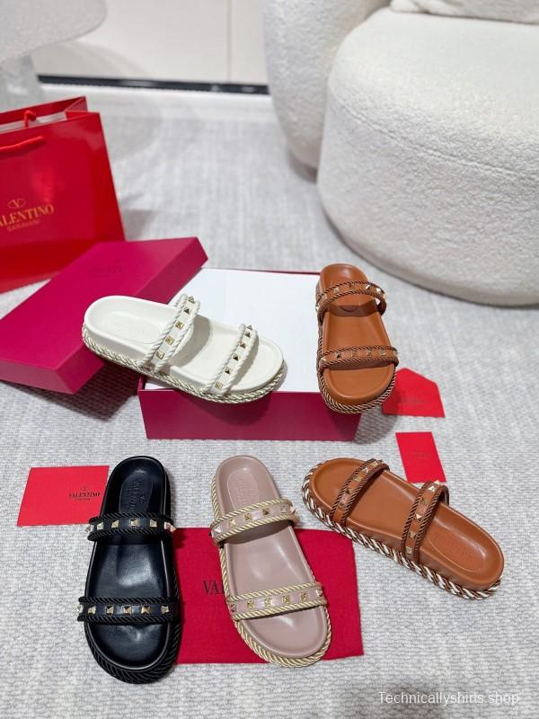 2025 Women Valentino Black Leather Slippers Studded LY00250