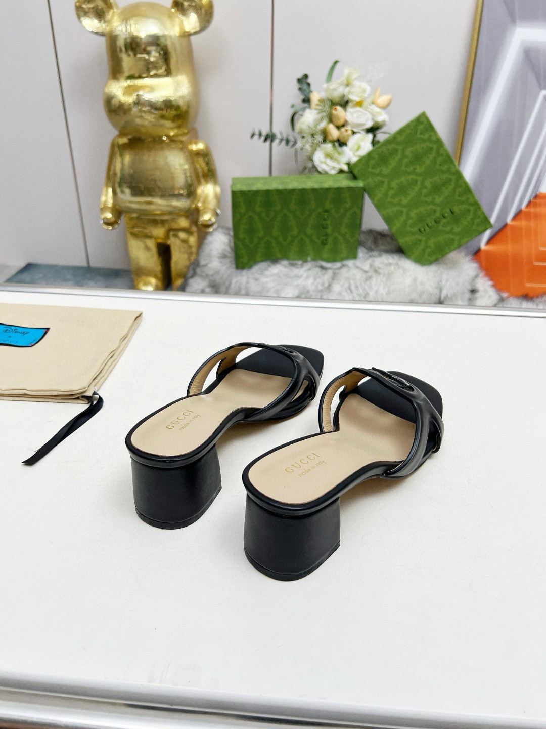 2025 Gucci Black Leather Slippers