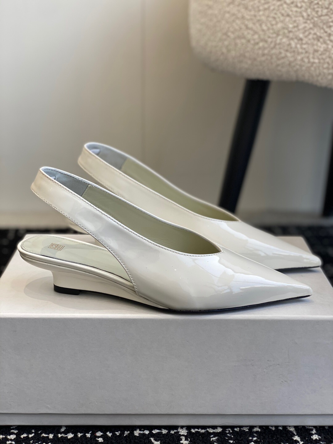 2025 Women Toteme White Patent Leather Slingback Pointed Toe Pumps
