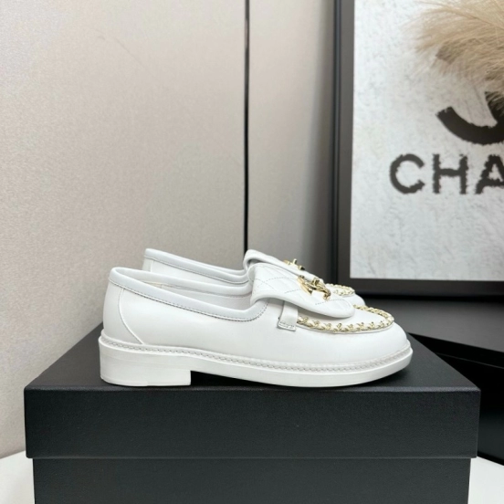 Chanel Classic Flap Chain CC Loafers with Buckle Closure - LY00320