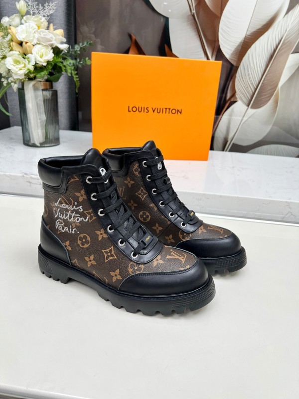 Louis Vuitton Territory Flat Boots with LV Circle Logo and Rubber Outsole - LY00310