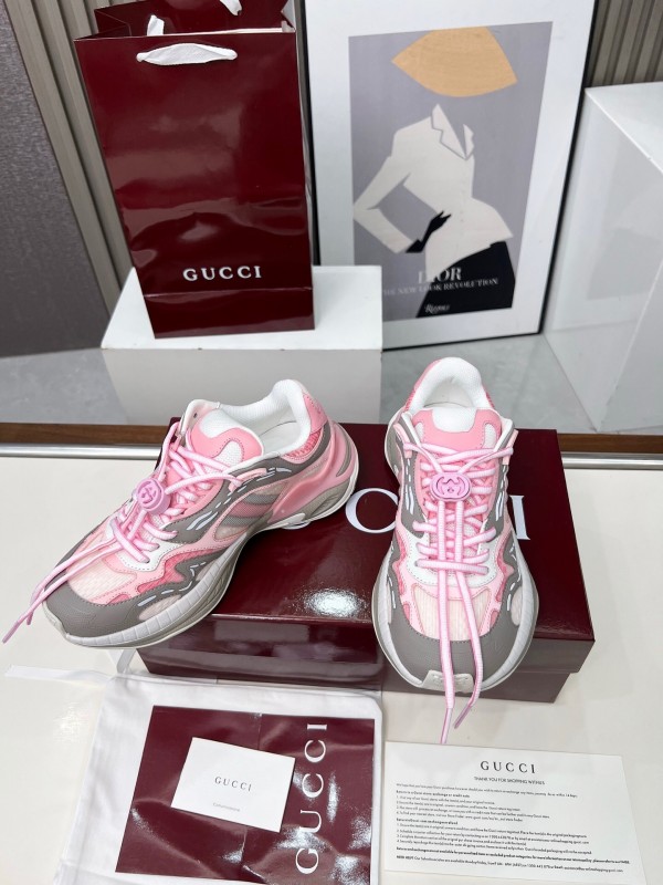 Gucci 2025 SS Collection 2.0 Sneakers with Retro-Futuristic Design and Reflective Stripes - LY00460