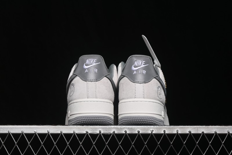 Nike Air Force 1 '07 Low Collaborative Basketball Sneakers with Full-Length Air Cushioning - WY0655-102