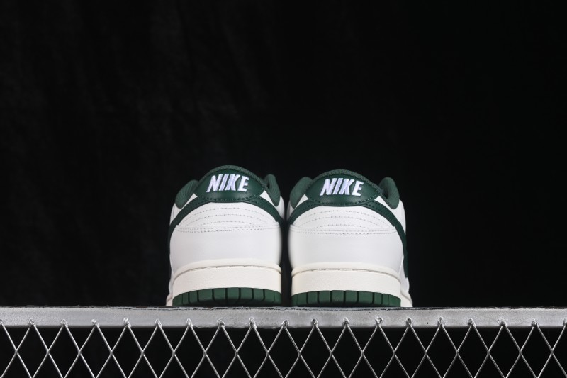 Nike SB Dunk Low Casual Skateboarding Shoes in White and Green - HF5441-115